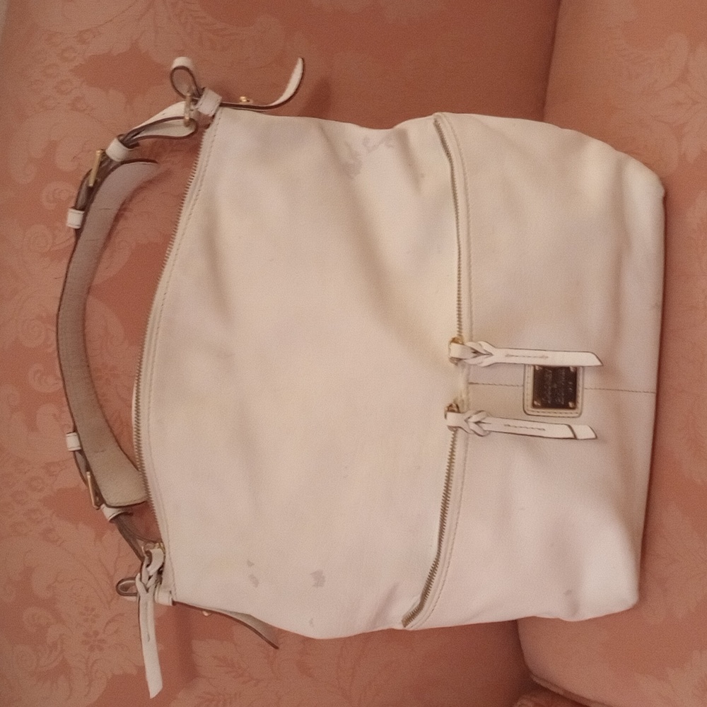 Vintage Dooney & Bourke White genuine leather shoulder bag.